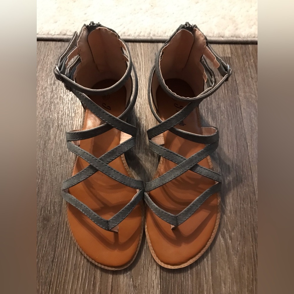 J. Mark blue crisscross Tulip sandal, size 6.5